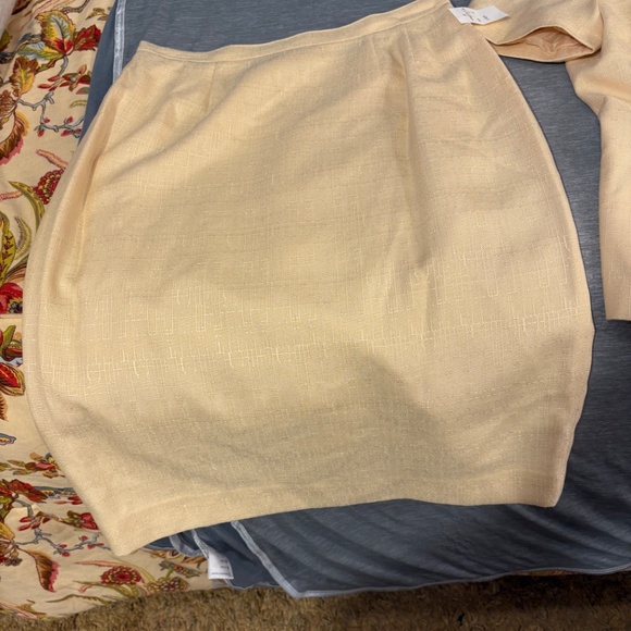 Le Suit skirt Set - Picture 4 of 8